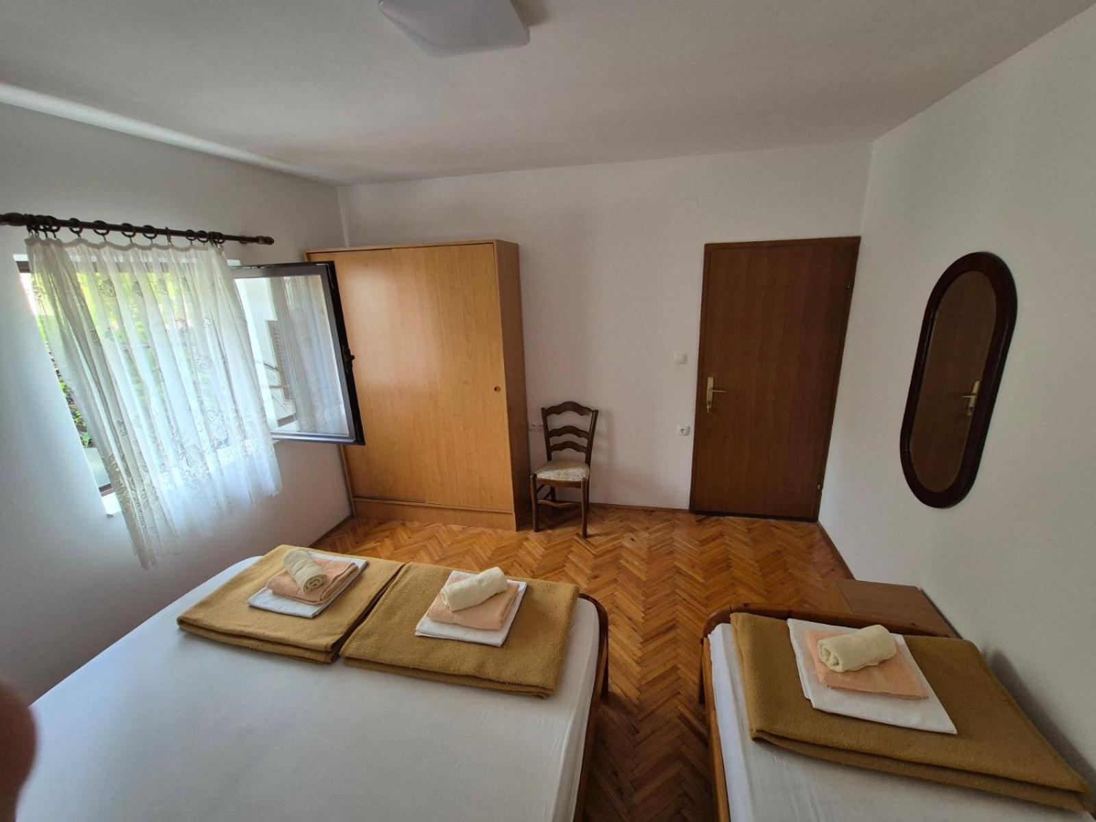 Apartmani Mazzarolli Jadranovo Exteriör bild